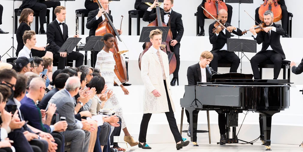 The Role of Music in Creating Memorable Atmospheres at Fashion Shows